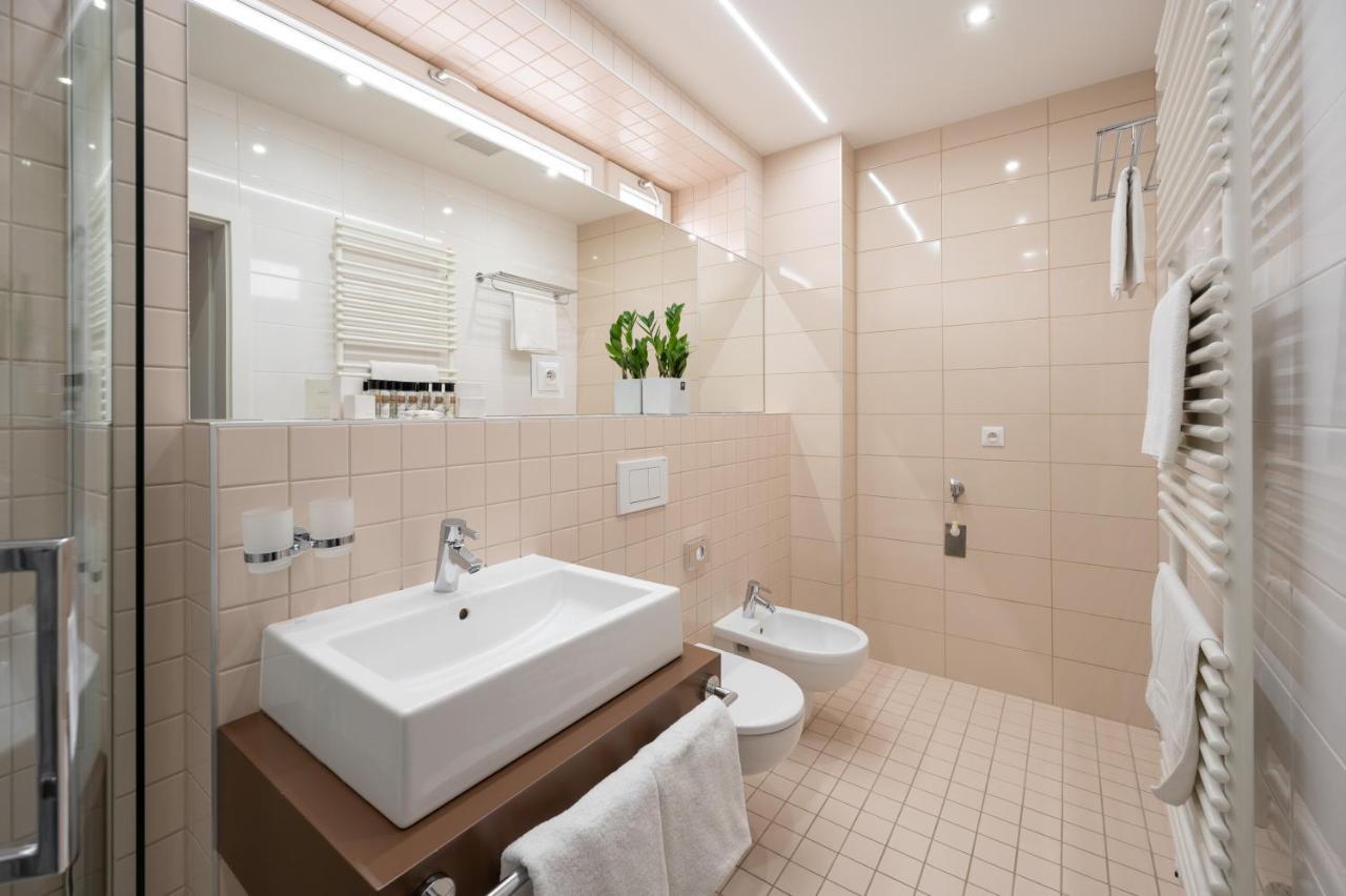 Hotel Vila Viola Лугачовіце Екстер'єр фото