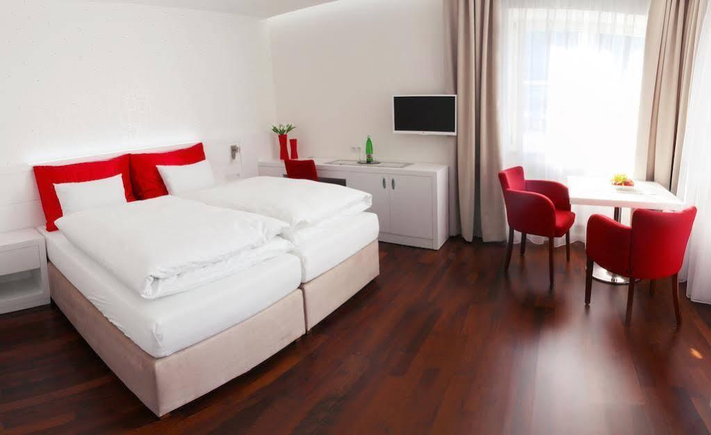Hotel Vila Viola Лугачовіце Екстер'єр фото