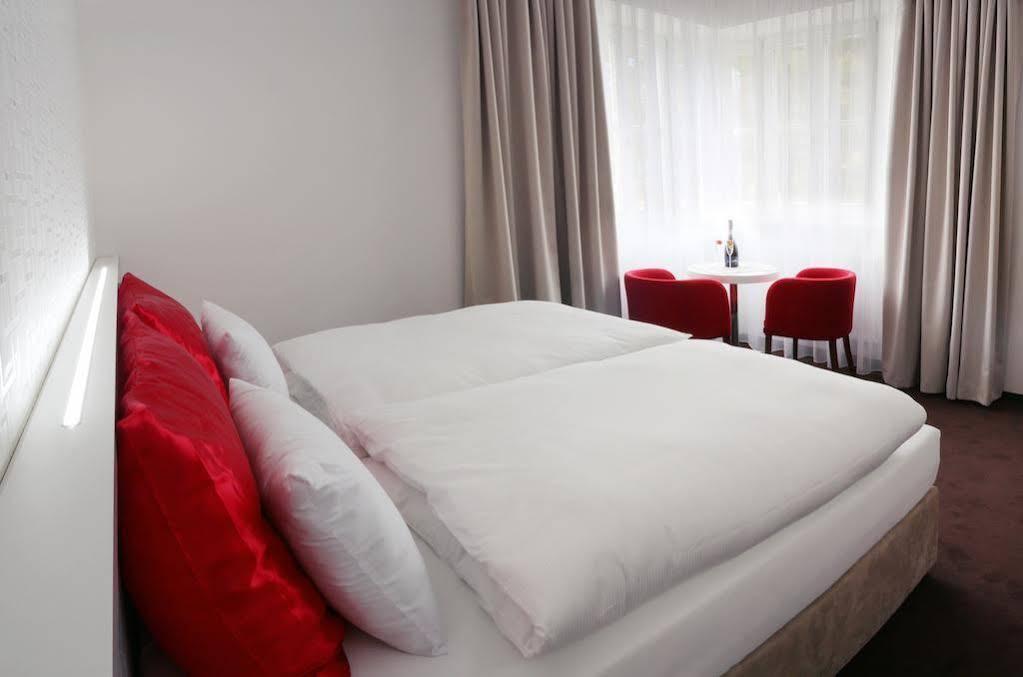Hotel Vila Viola Лугачовіце Екстер'єр фото